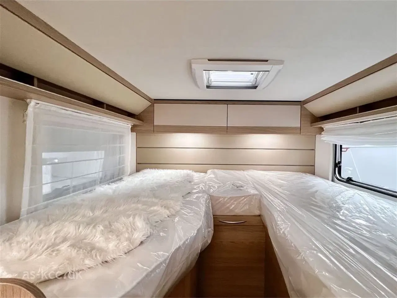 Billede 13 - 2025 - LMC Cruiser V646 LMC Cruiser V646 70års jubilæums med 2 enkelt senge og Automatgear.