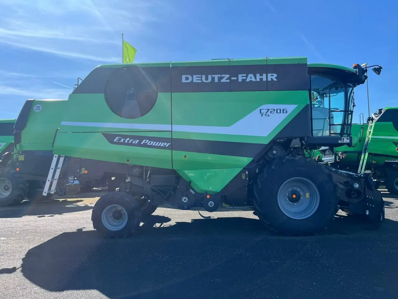 Billede 1 - Deutz-Fahr C7206 With 24feed - 7.2m header. New and unused Combine together with 7.2m header