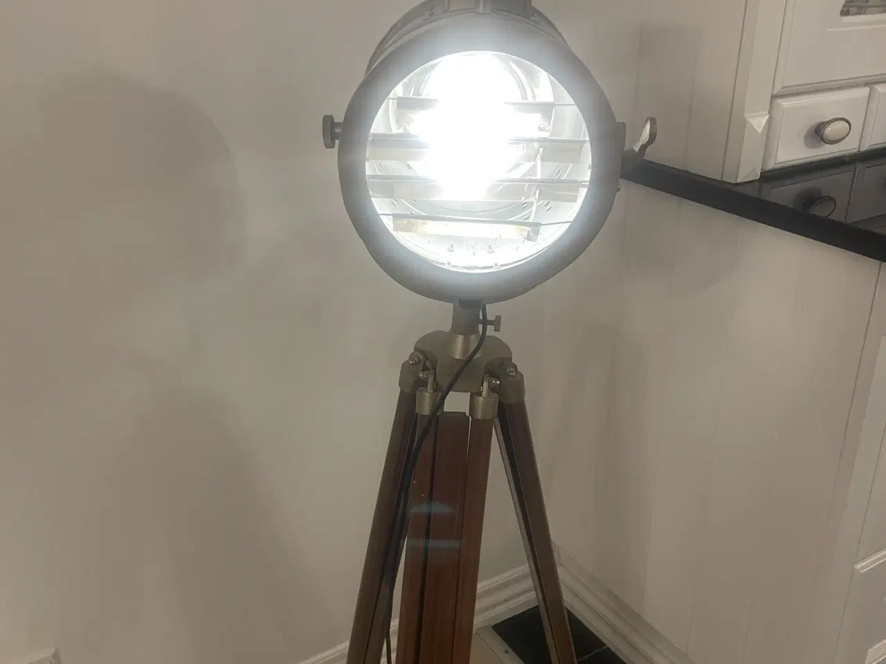 Billede 5 - Gulvlampe i retrostil