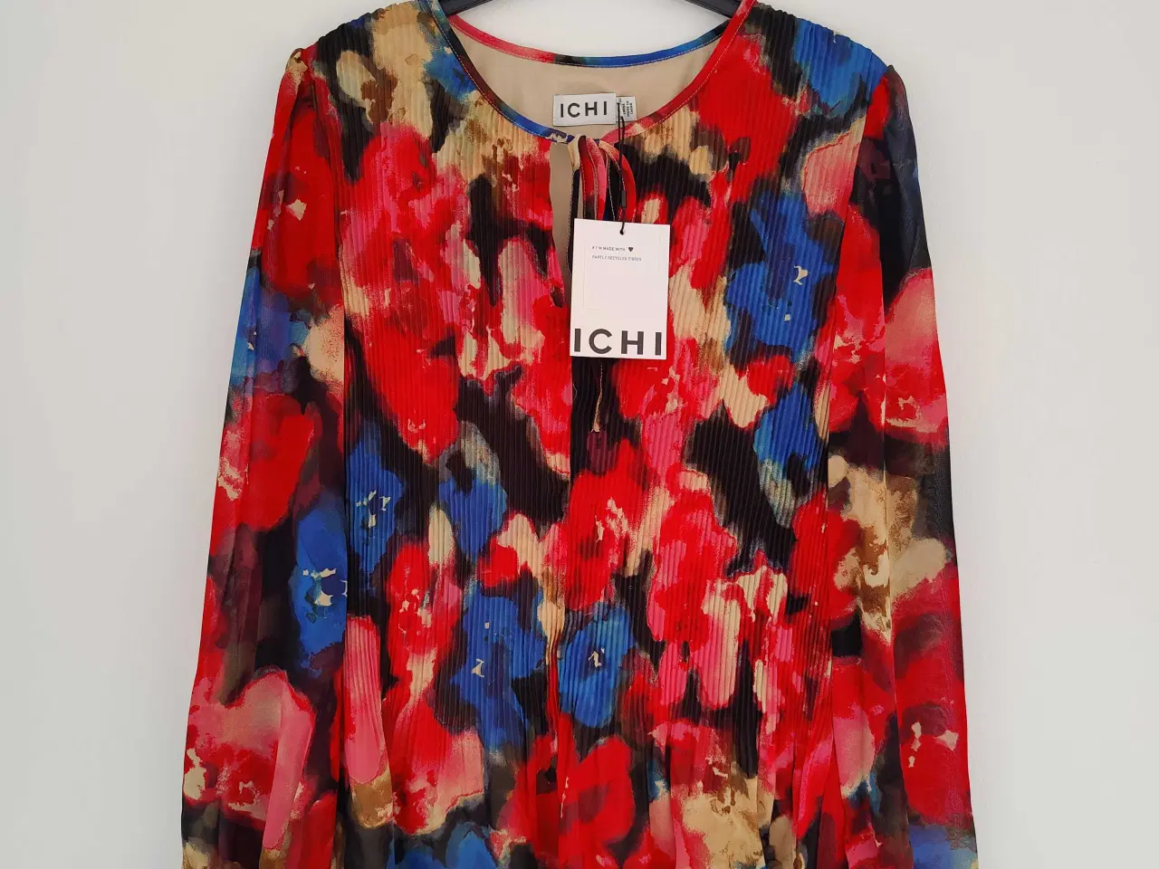 Billede 1 - Blomstret plisse bluse, str. 42