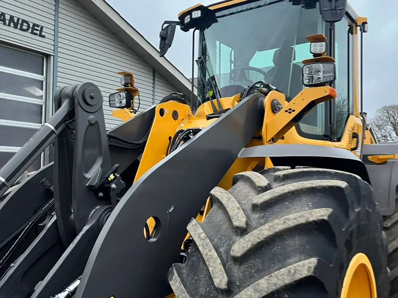 Billede 12 - Volvo L 70 H H2 BEMÆRK MED GARANTI FRA VOLVO FREM TIL DEN 18.6.2026. AGRICULTURE DK-maskine med lang arm, Co-Pilot & med 750mm Michelin MEGA X BIB hjul.