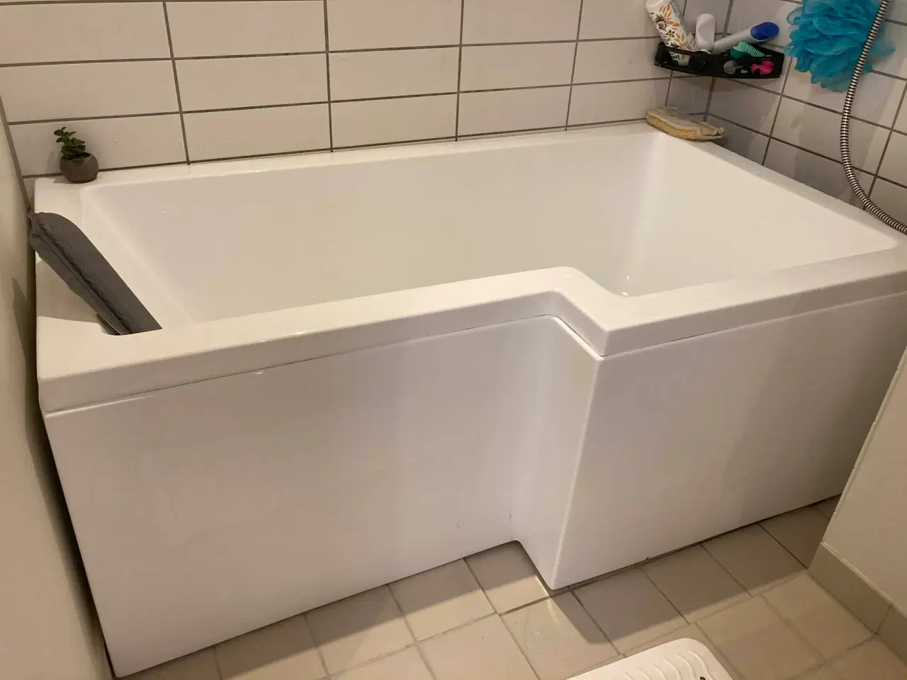 Billede 1 - Dejlig Badekar til hyggelige afslappende timer 