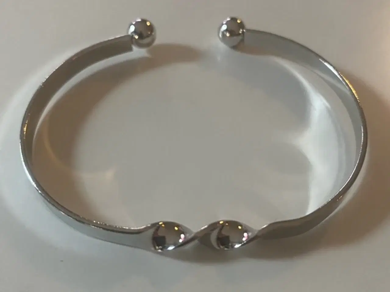 Billede 1 - * Smuk armring - med bølge