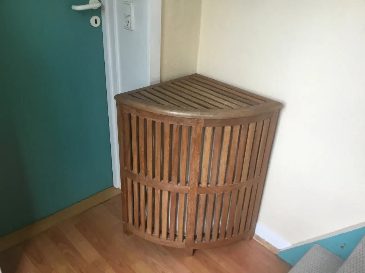 Billede 1 - Snavsetøjskurv i træ 