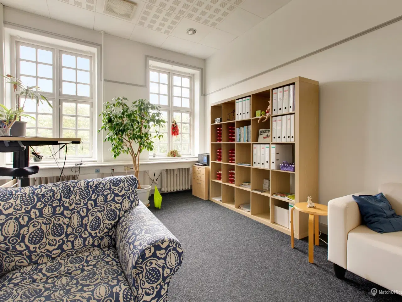 Billede 4 - Klinik- eller kontorlokale perfekt beliggenhed mod ejendommens gård. der sikrer et roligt og behageligt arbejdsmiljø.