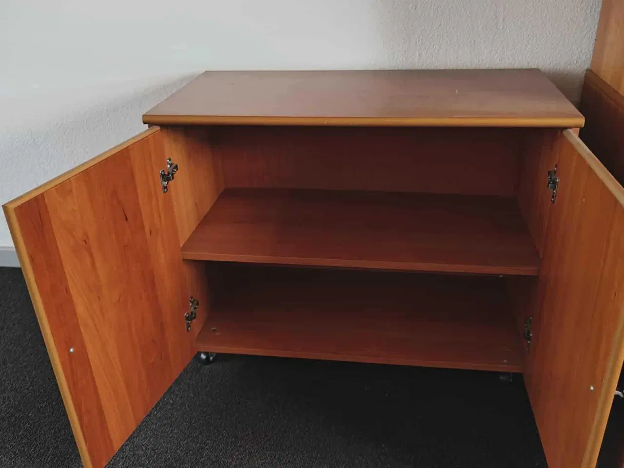 Billede 4 - Svæve reol over og underskabe