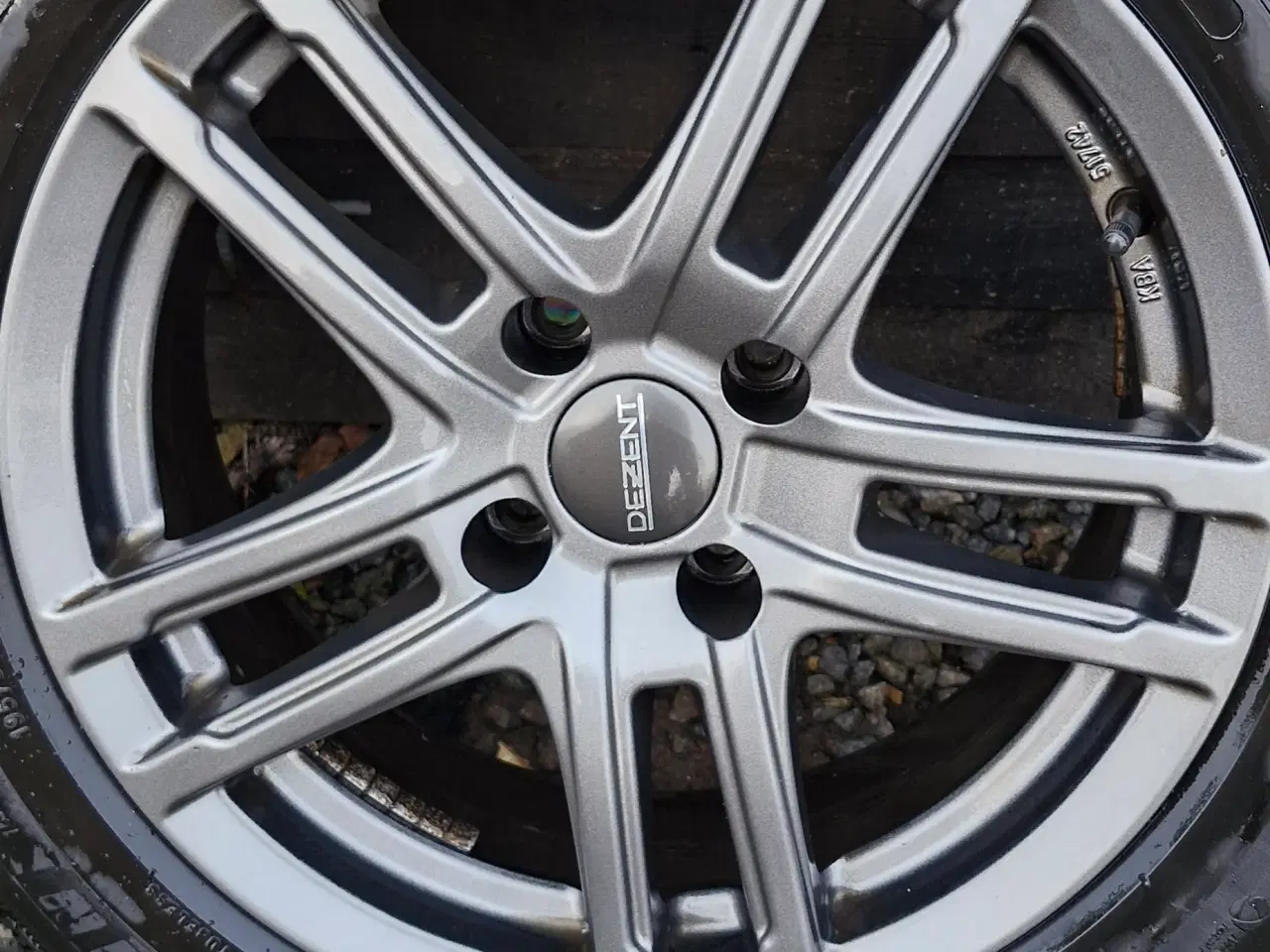 Billede 2 - Dezent 16" fælge med Michelin Alpine dæk