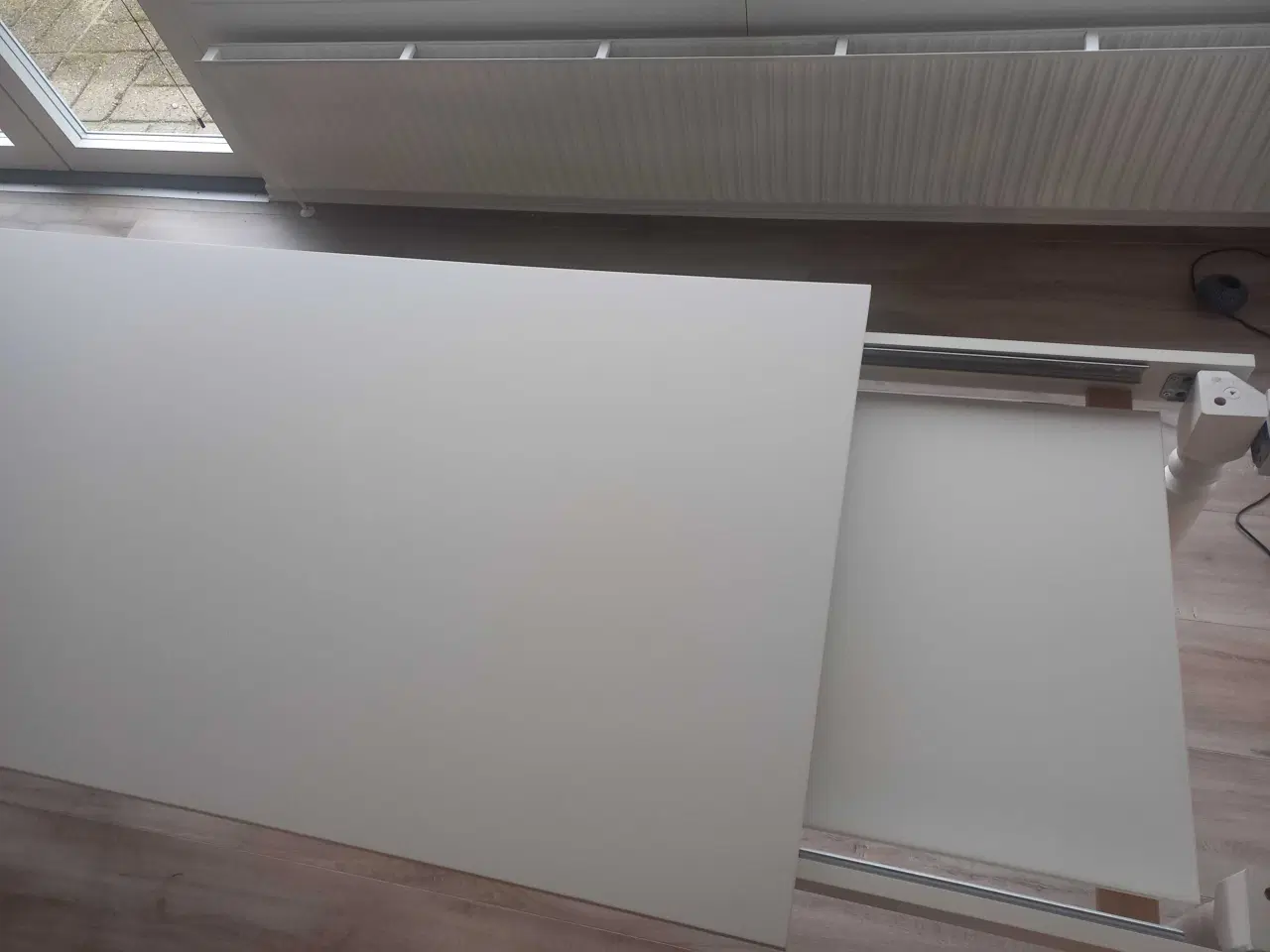 Billede 7 - Hvidt Spisebord med en tillægsplade 