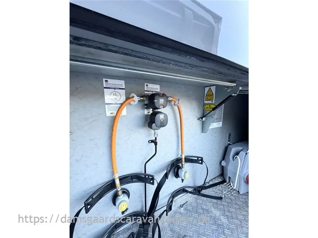 Billede 17 - 2022 - Dethleffs Camper 500 QSK D-Line Dobbeltseng-Køjer-Gulvtemp.-Mover-Telt