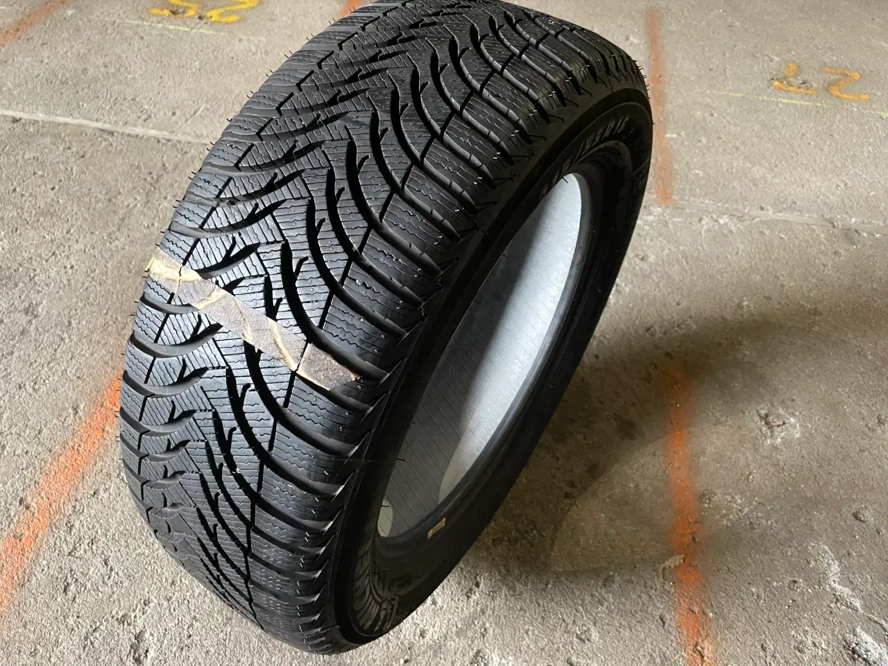 Billede 2 - 16 Michelin 215/55r16 Ref.W16 vinter