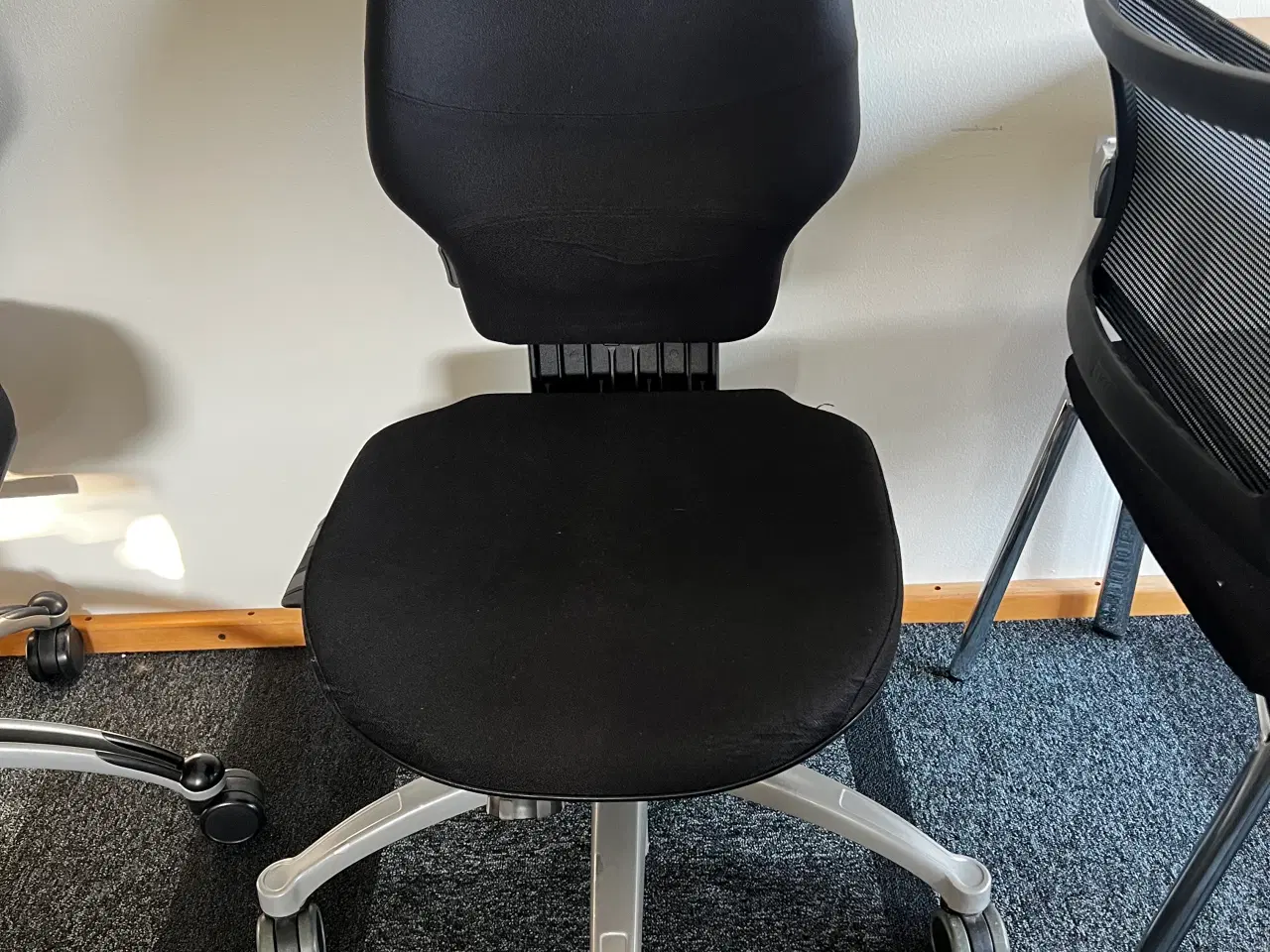 Billede 5 - Rh kontorstole og Dencon skin stole og borde