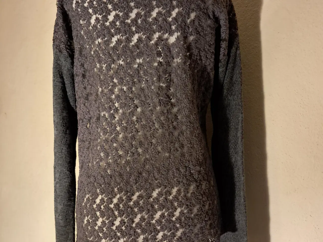 Billede 4 - Cream str. M bluse