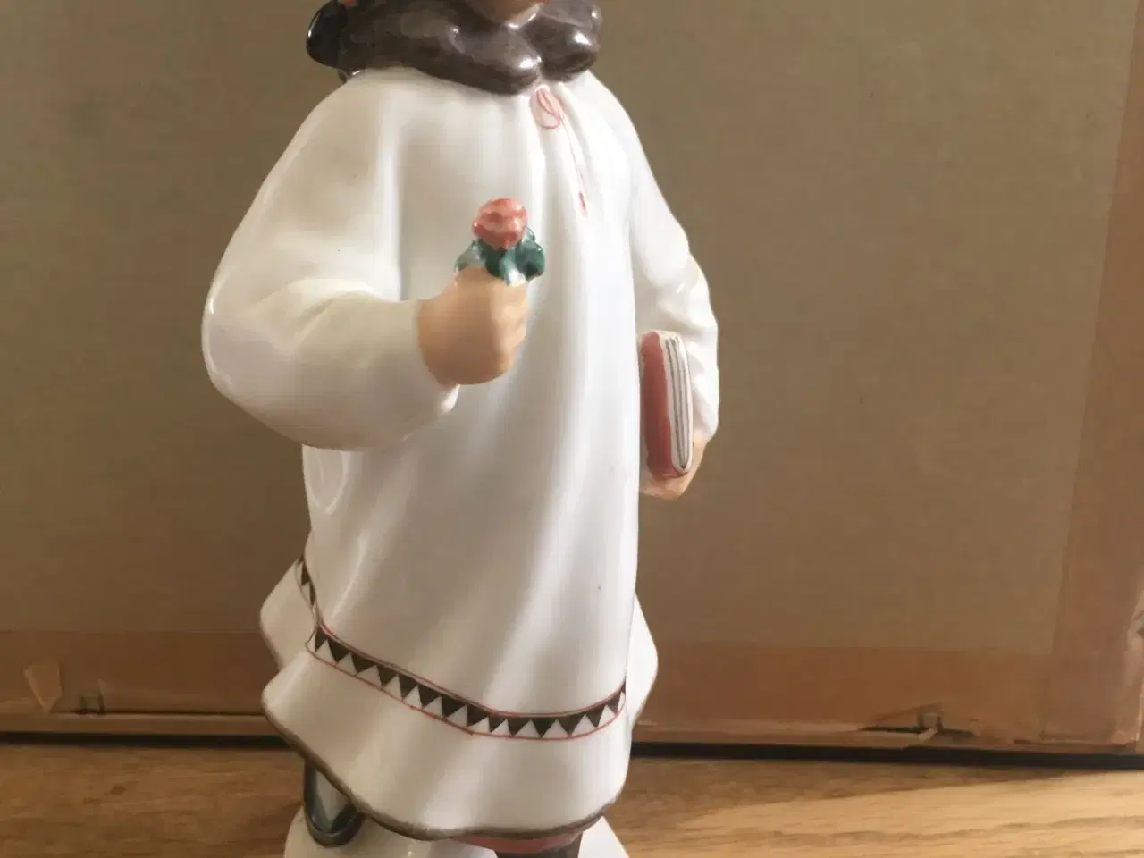 Billede 1 - Pige med blomst