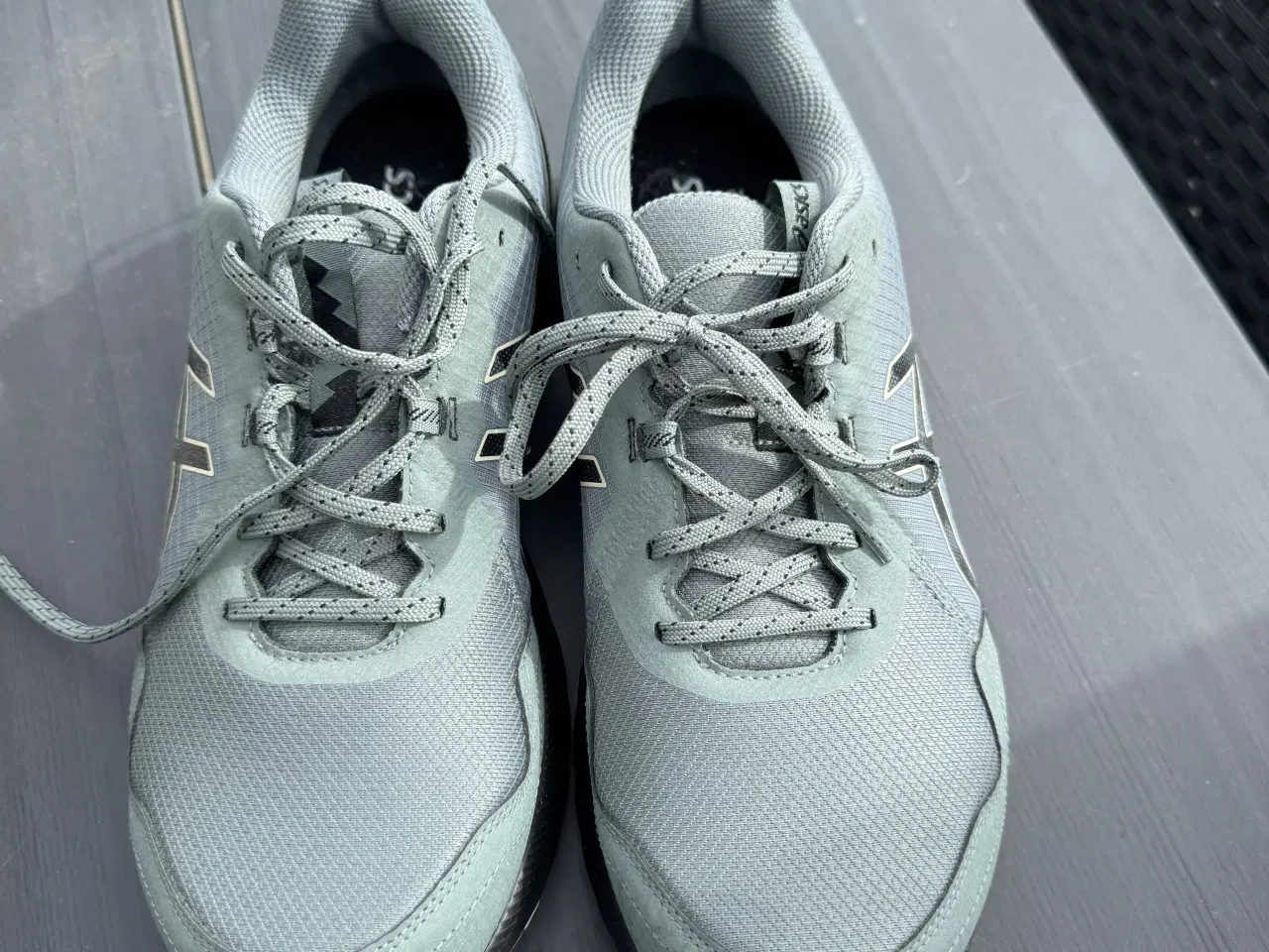 Billede 5 - Asics og Salomon vandresko. 