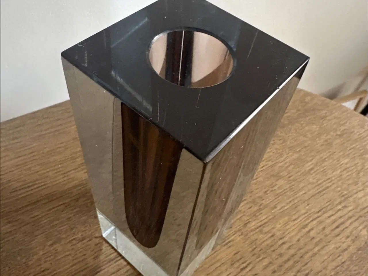 Billede 1 - Brun glas vase sælges billigt