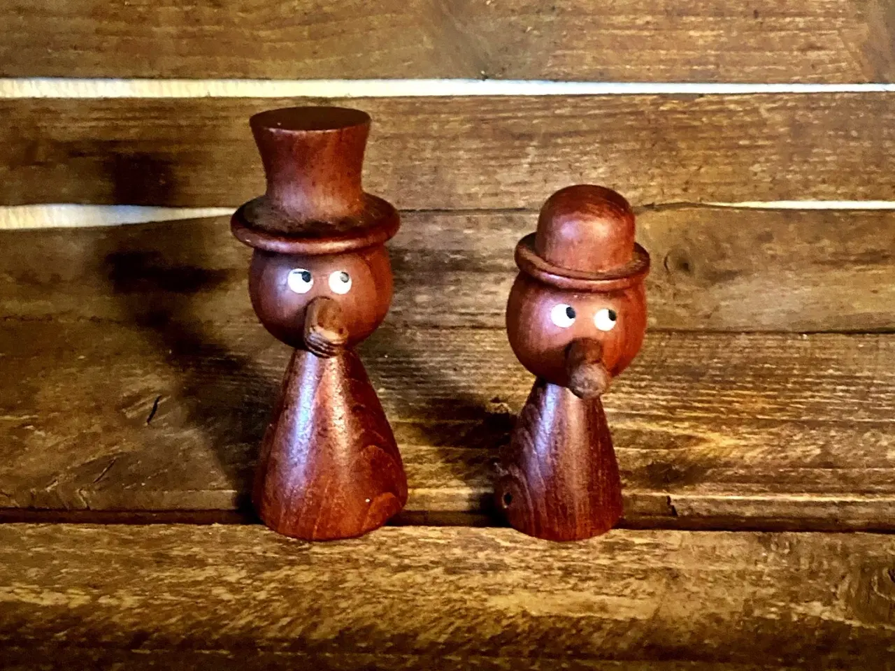 Billede 1 - * Et par finurlige mænd med hatte - i teaktræ