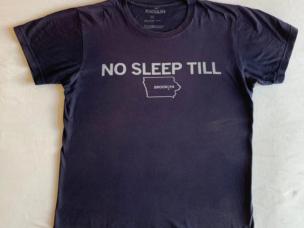 Billede 1 - No sleep till Brooklyn t-shirt (Str. M)