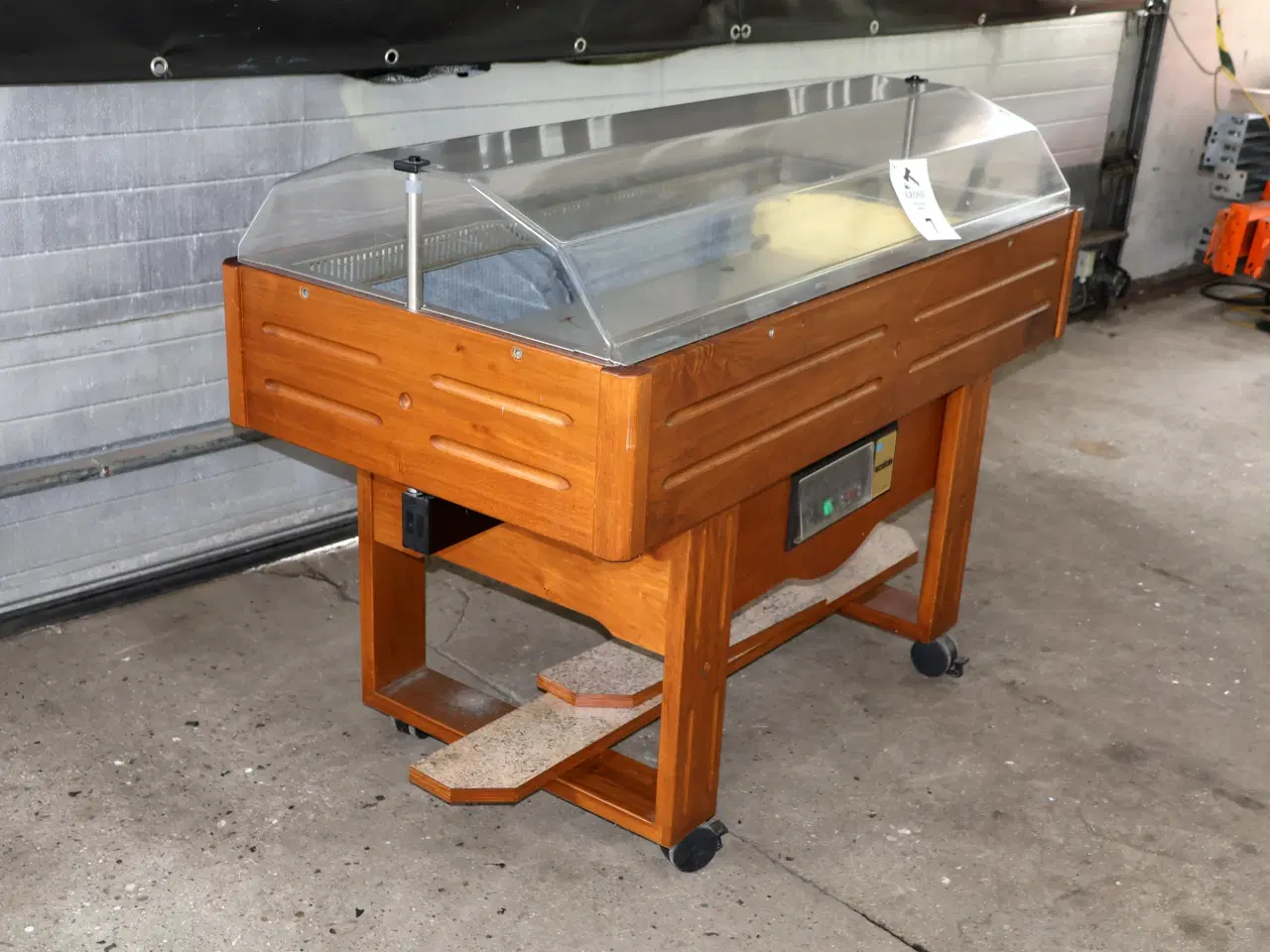 Billede 2 -  Scaiola salatbar m/elektrisk hæve/sænkelåg. 