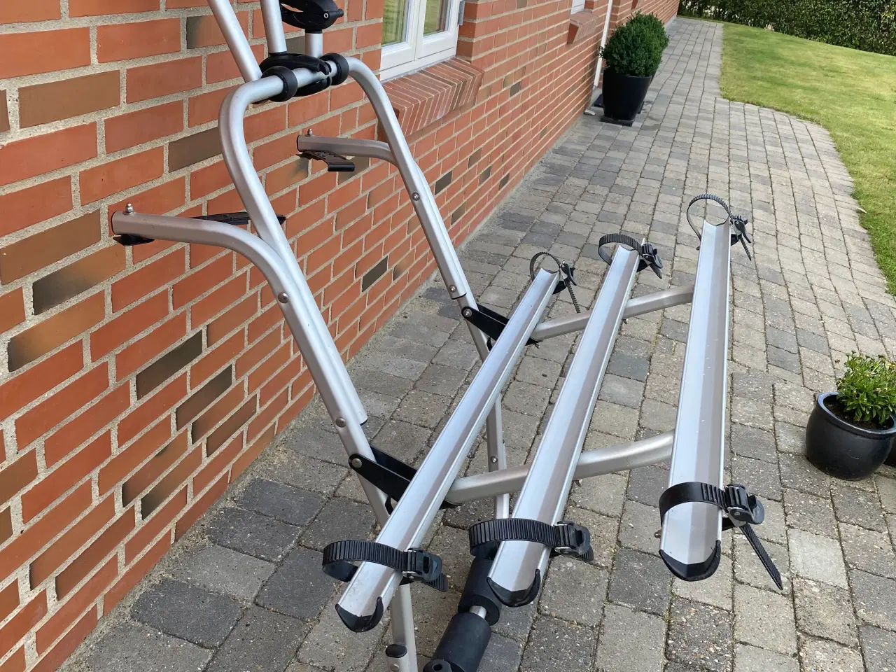 Billede 4 - Cykelholder til 3 cykler med lås.