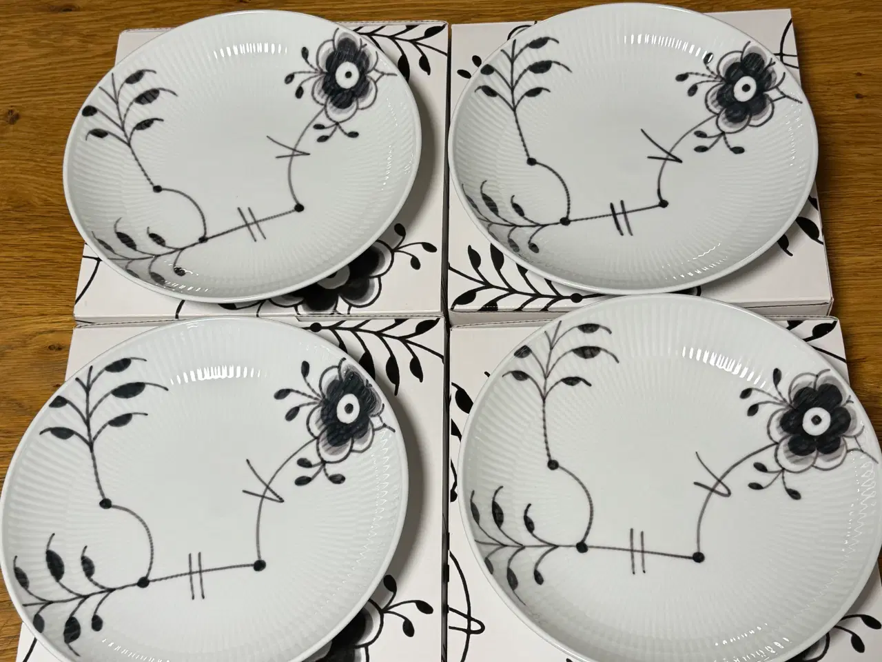 Billede 1 - Royal Copenhagen sort mega riflet