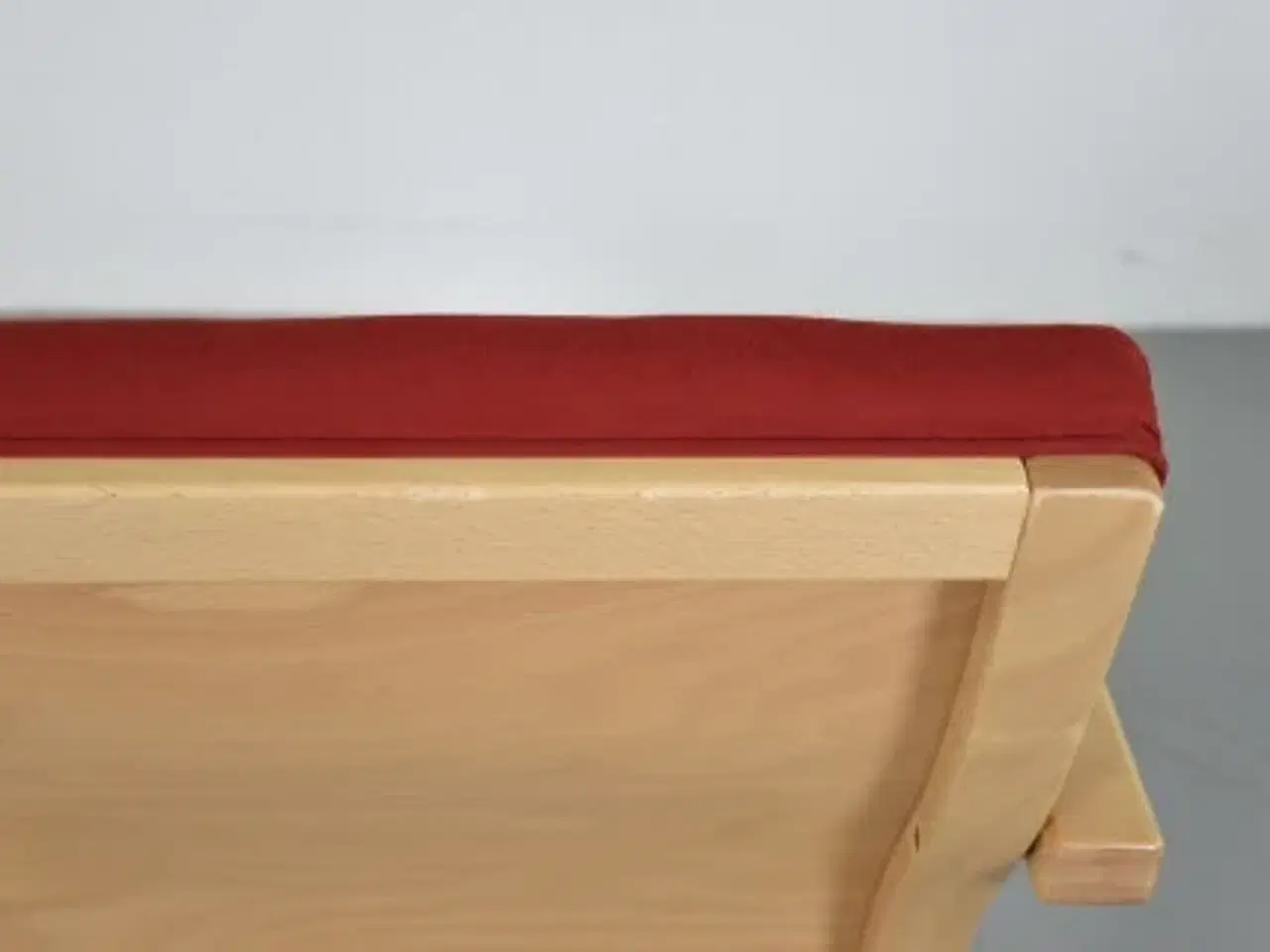 Billede 10 - Farstrup loungestol i bøg med rødt polster