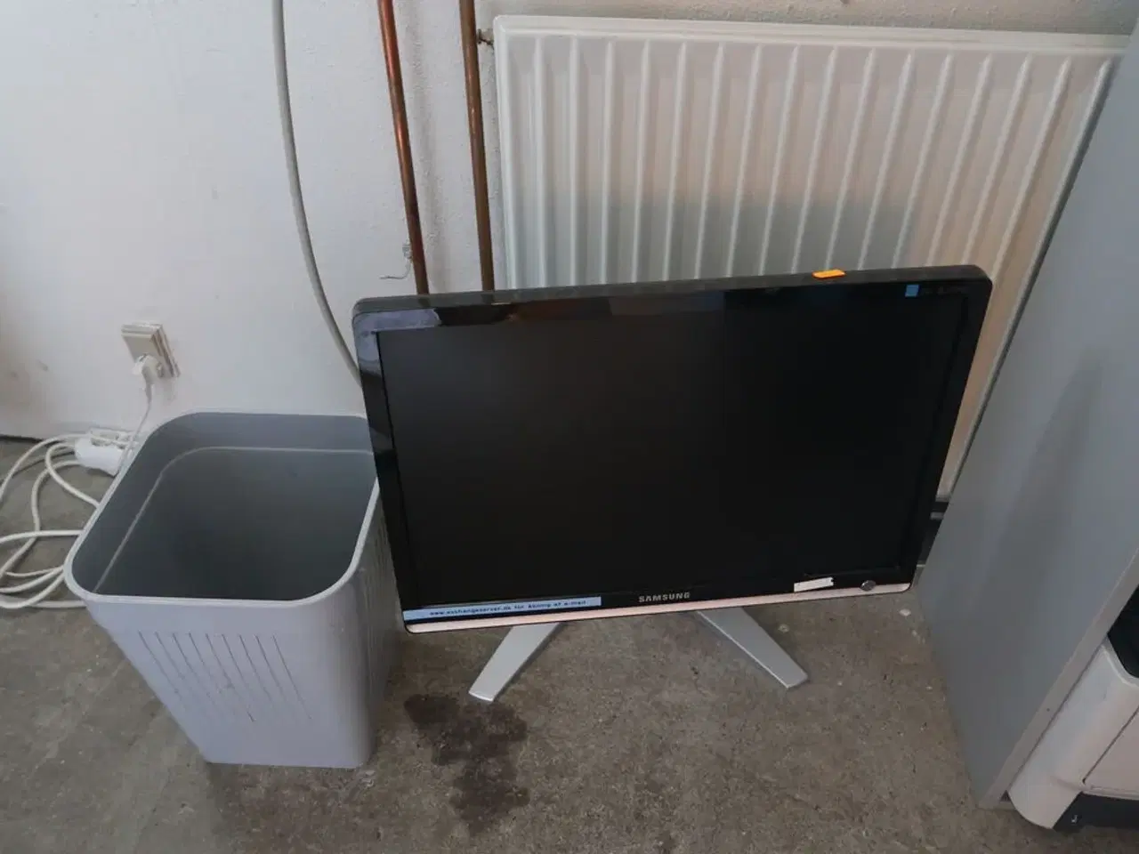 Billede 2 - Computerskærm, printere, skæremaskine, reoler, kontorartikler m.m.
