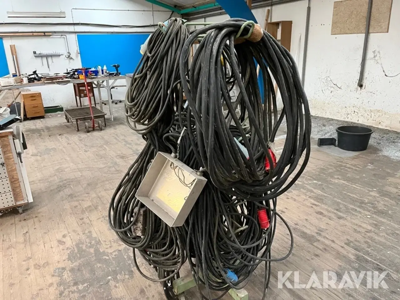 Billede 1 - Diverse kabler og kabelstativ