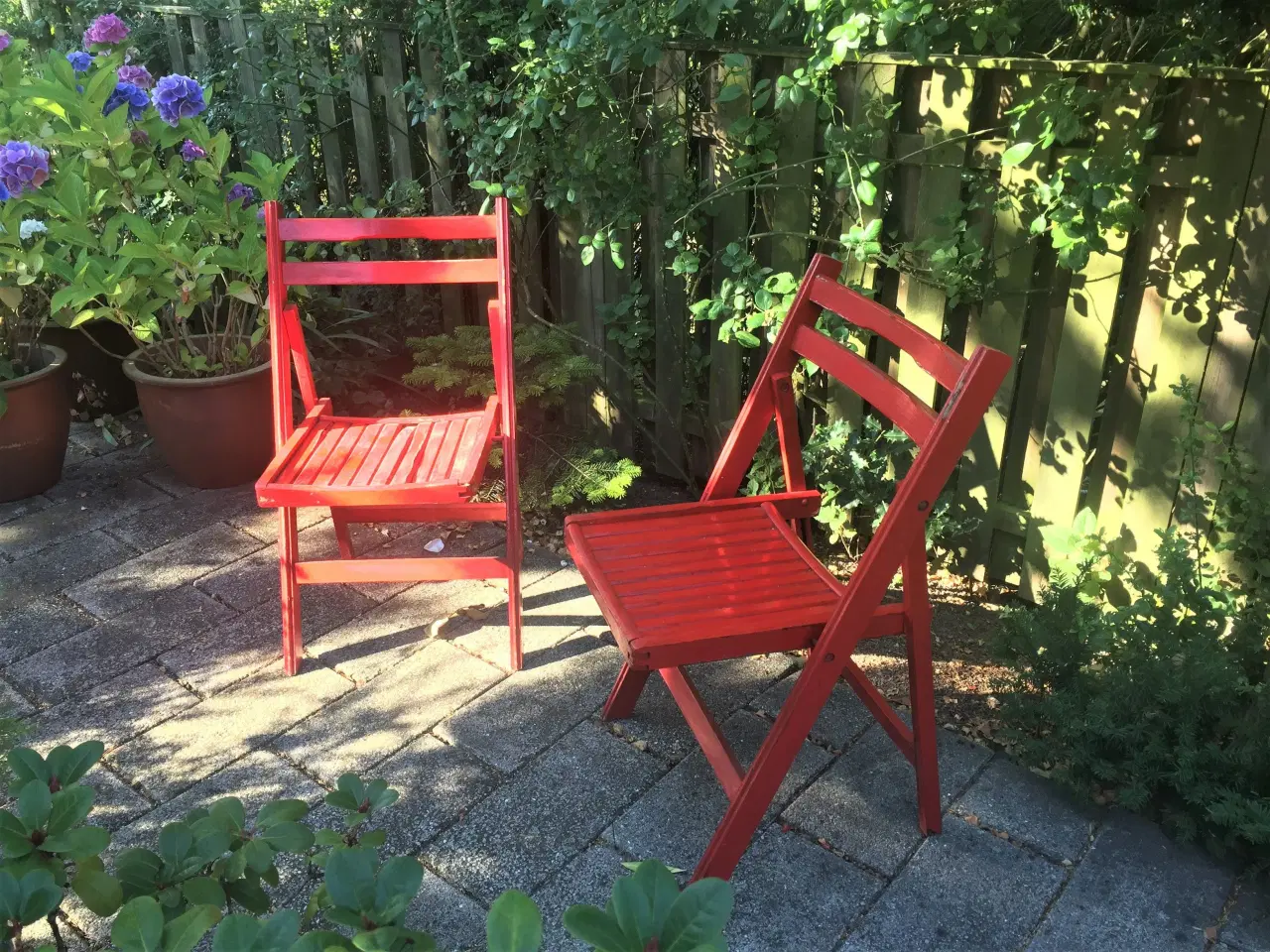 Billede 2 - 2 gamle charmerende rødlakerede havestole