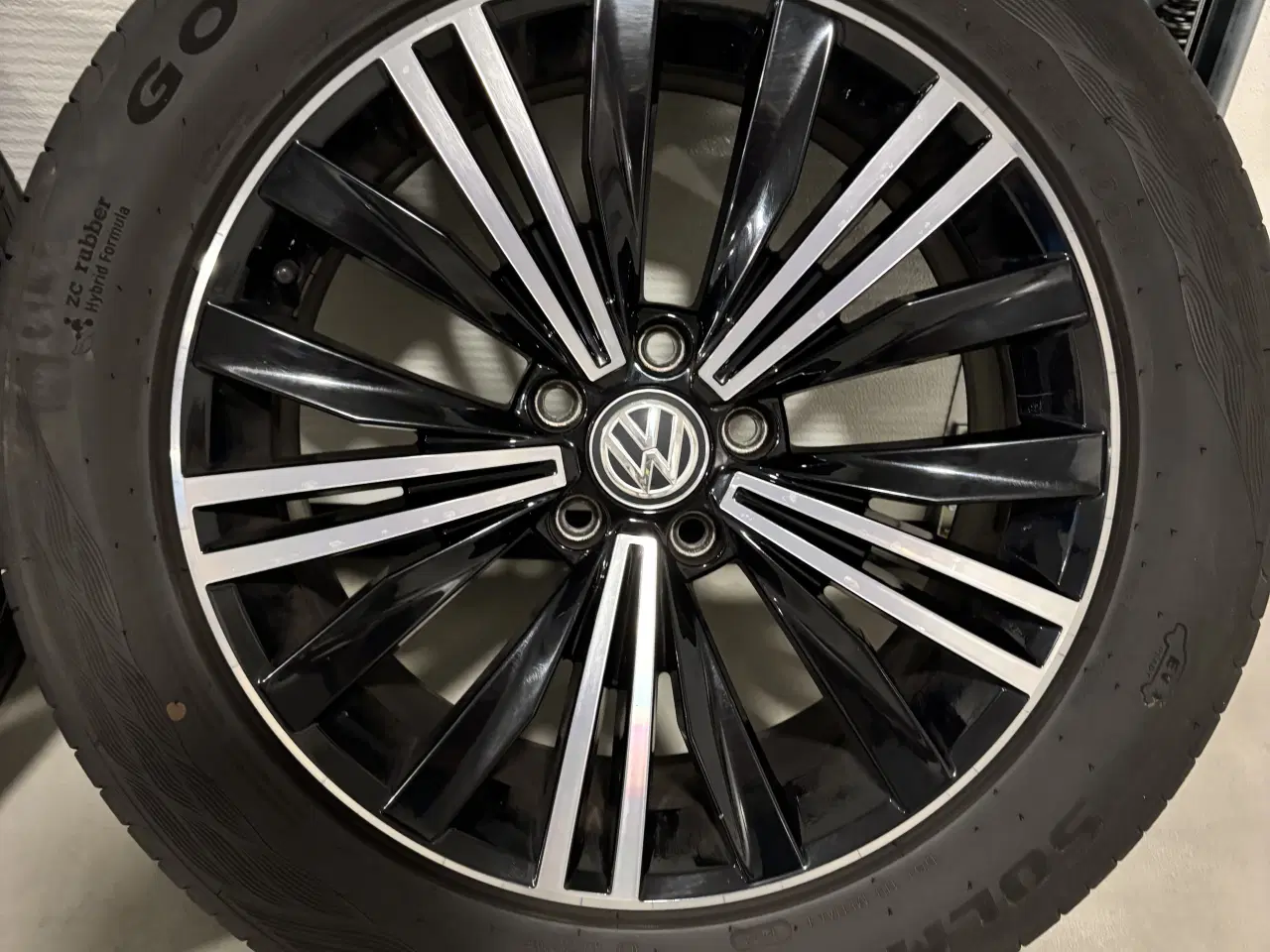 Billede 6 - VW sommerdæk med original fælge