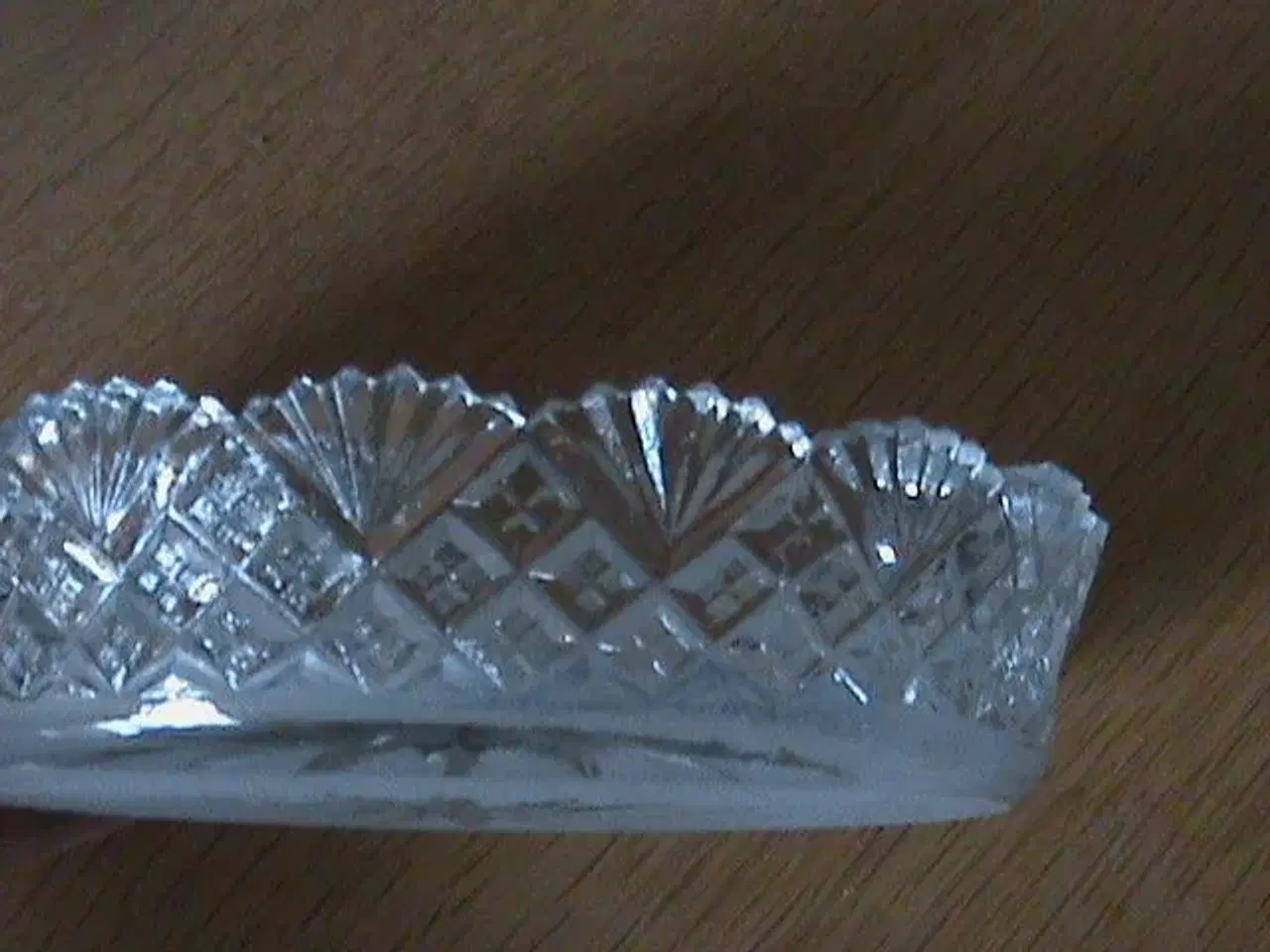 Billede 3 - Klar glas skål todelt med mønster i kant