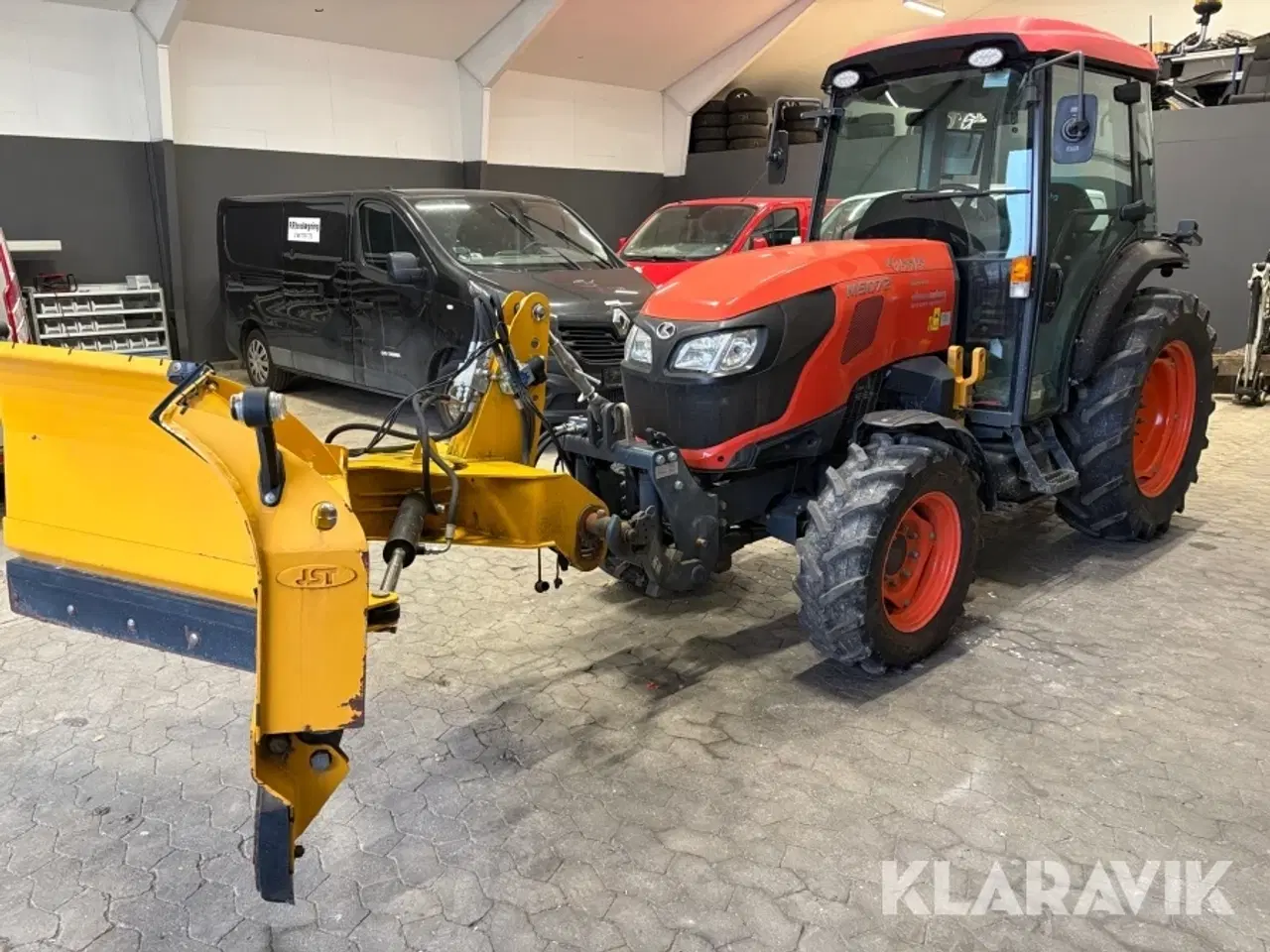 Billede 1 - Traktor Kubota M5072N med frontlift og V-plov