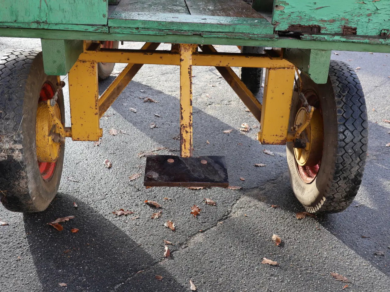 Billede 7 - Gl 4 hjulet gummivogn m/drejekrans