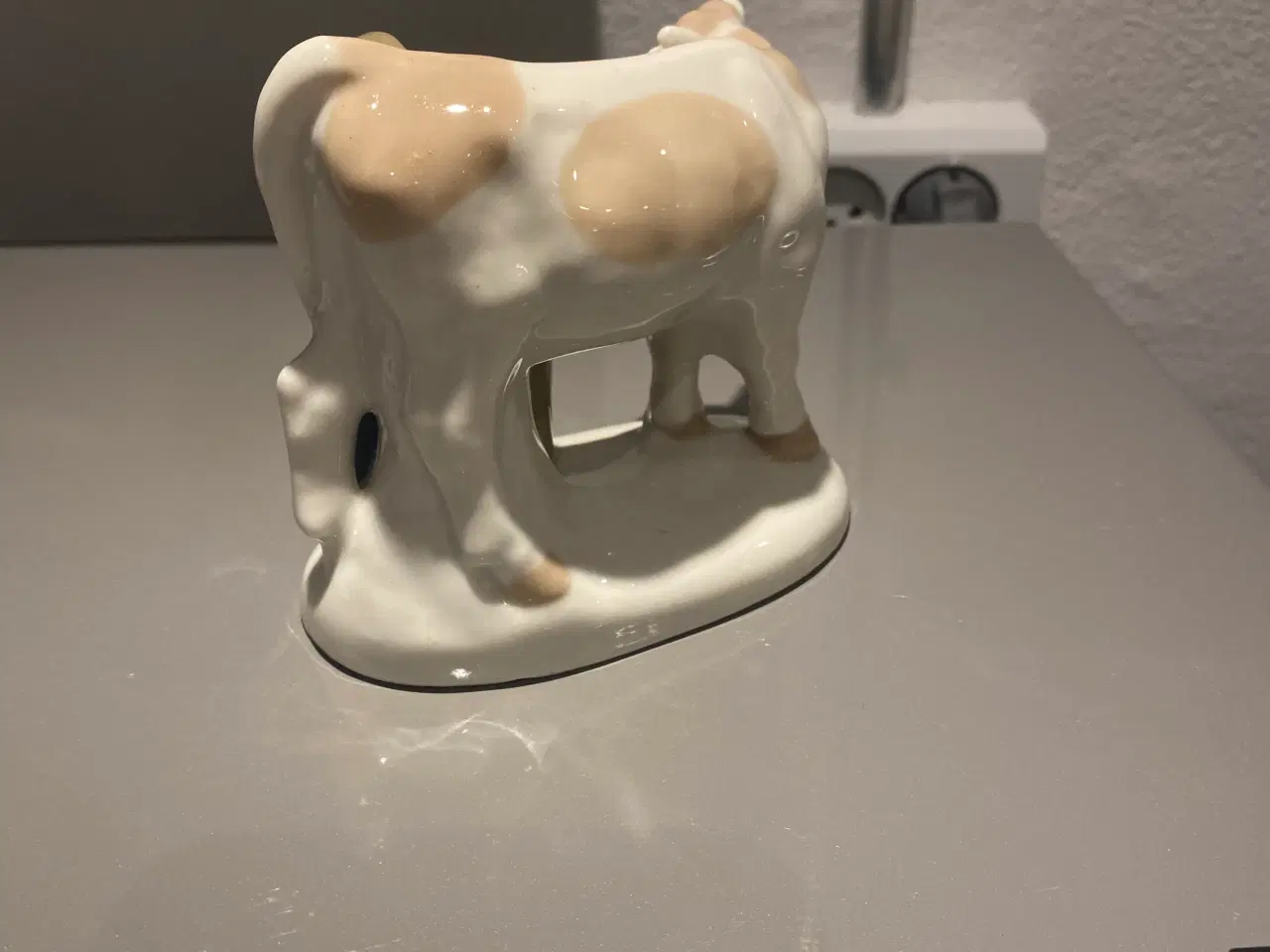 Billede 6 - Porcelænsfigur pige der malker ko B&G