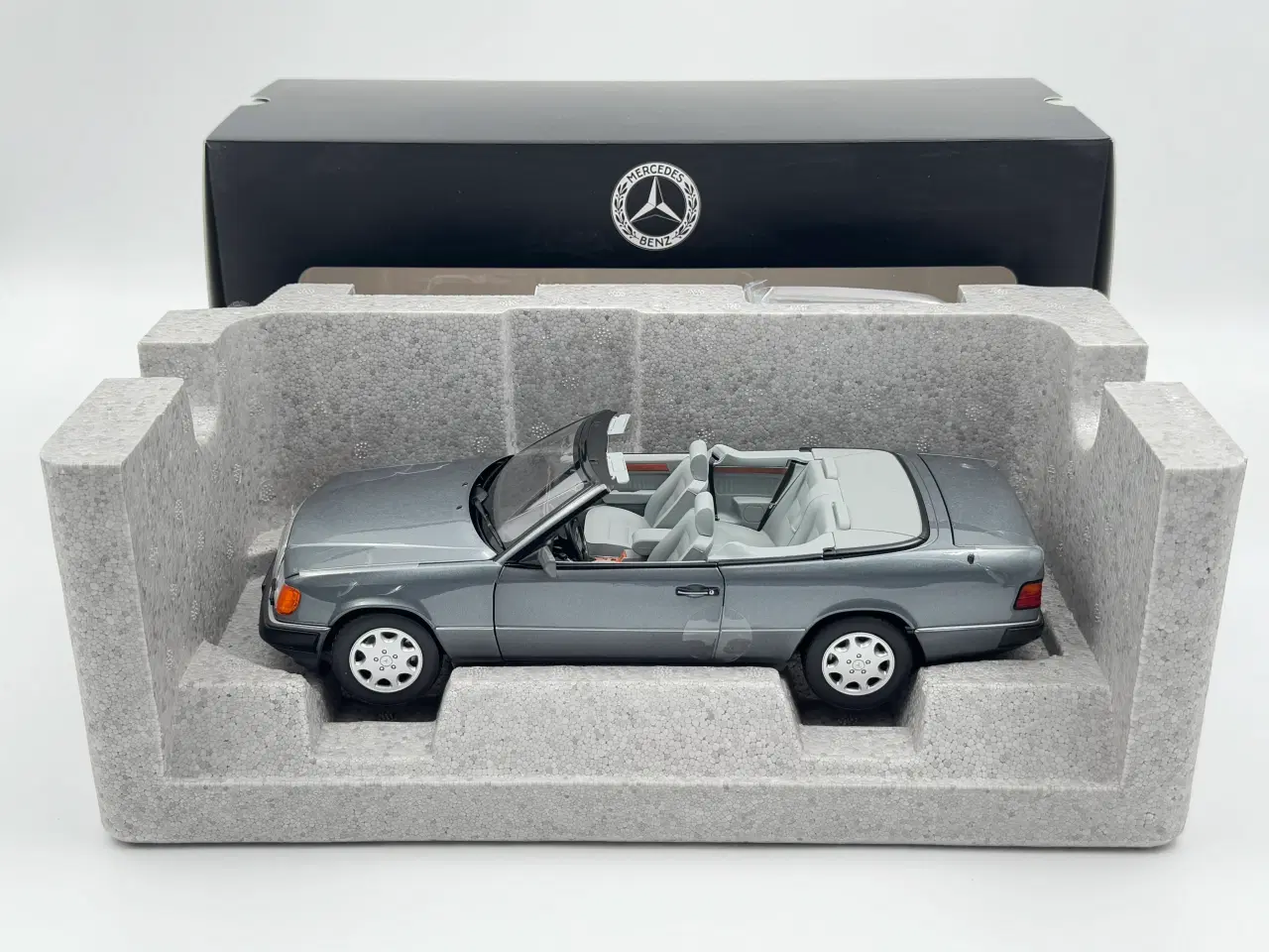 Billede 10 - 1991 Mercedes 300 CE-24 Cabriolet 1:18