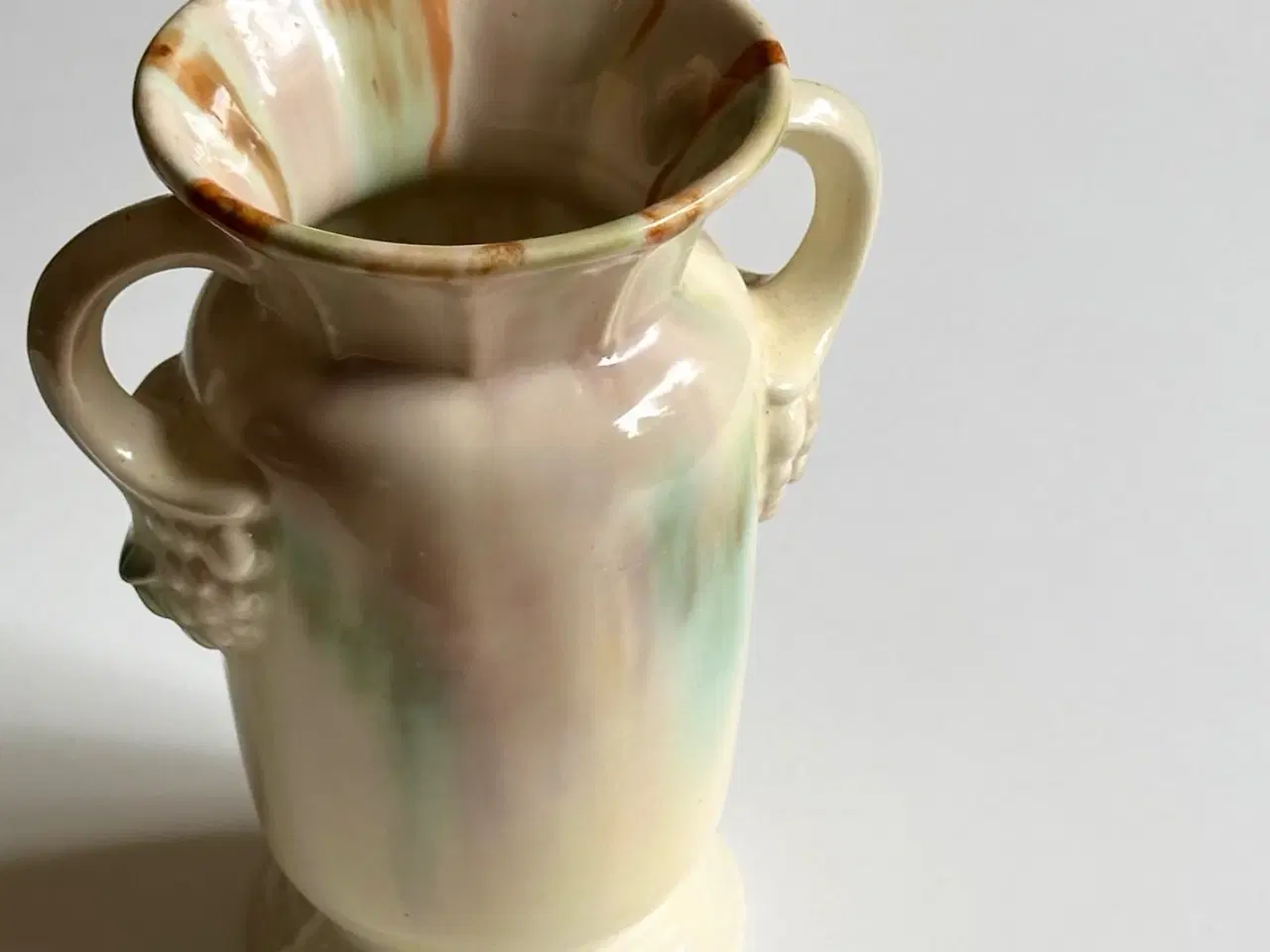 Billede 4 - Keramikvase, creme m pasteller