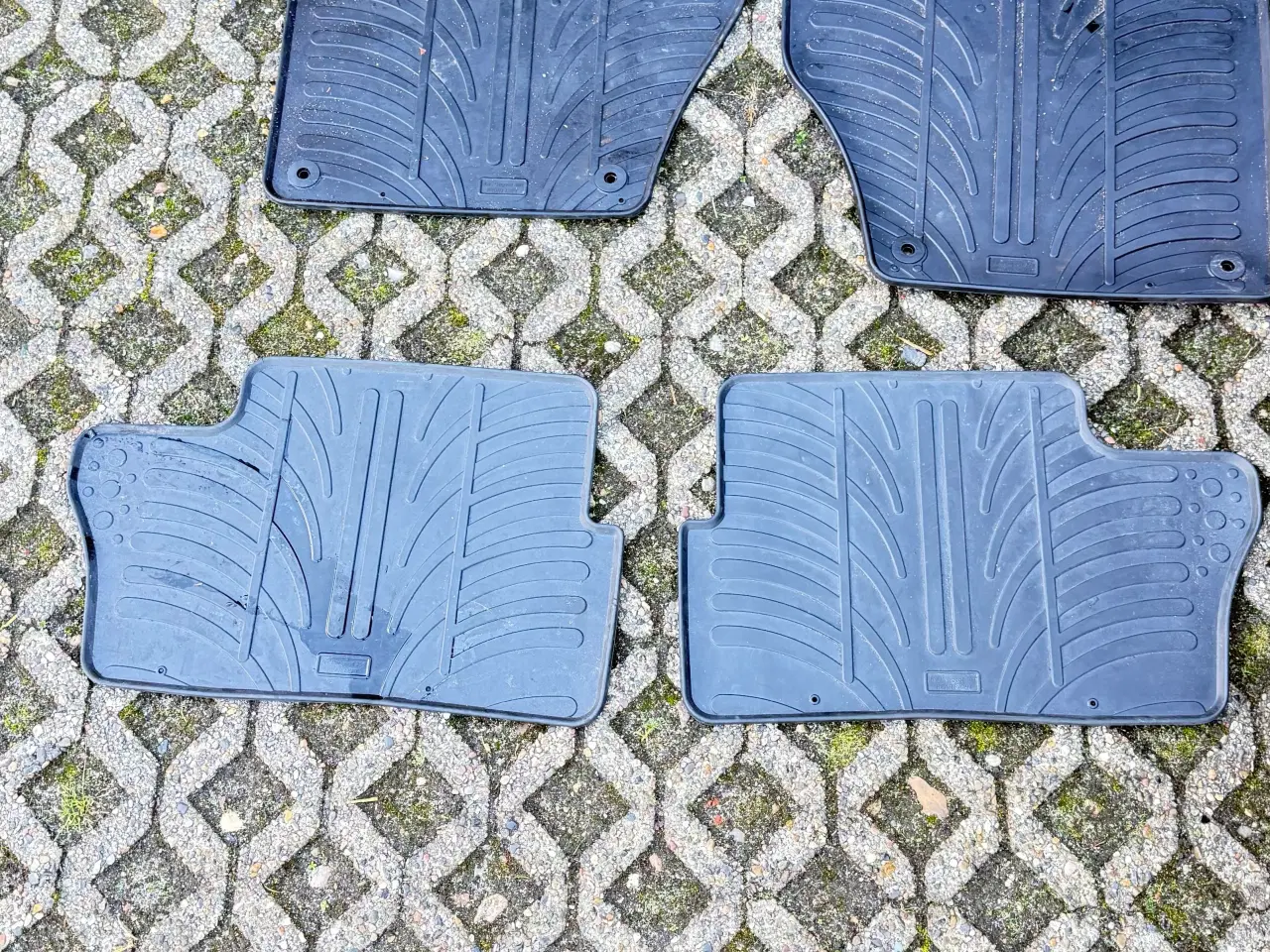 Billede 2 - Måtte sæt. Vinter måtte sæt passer til alle biler