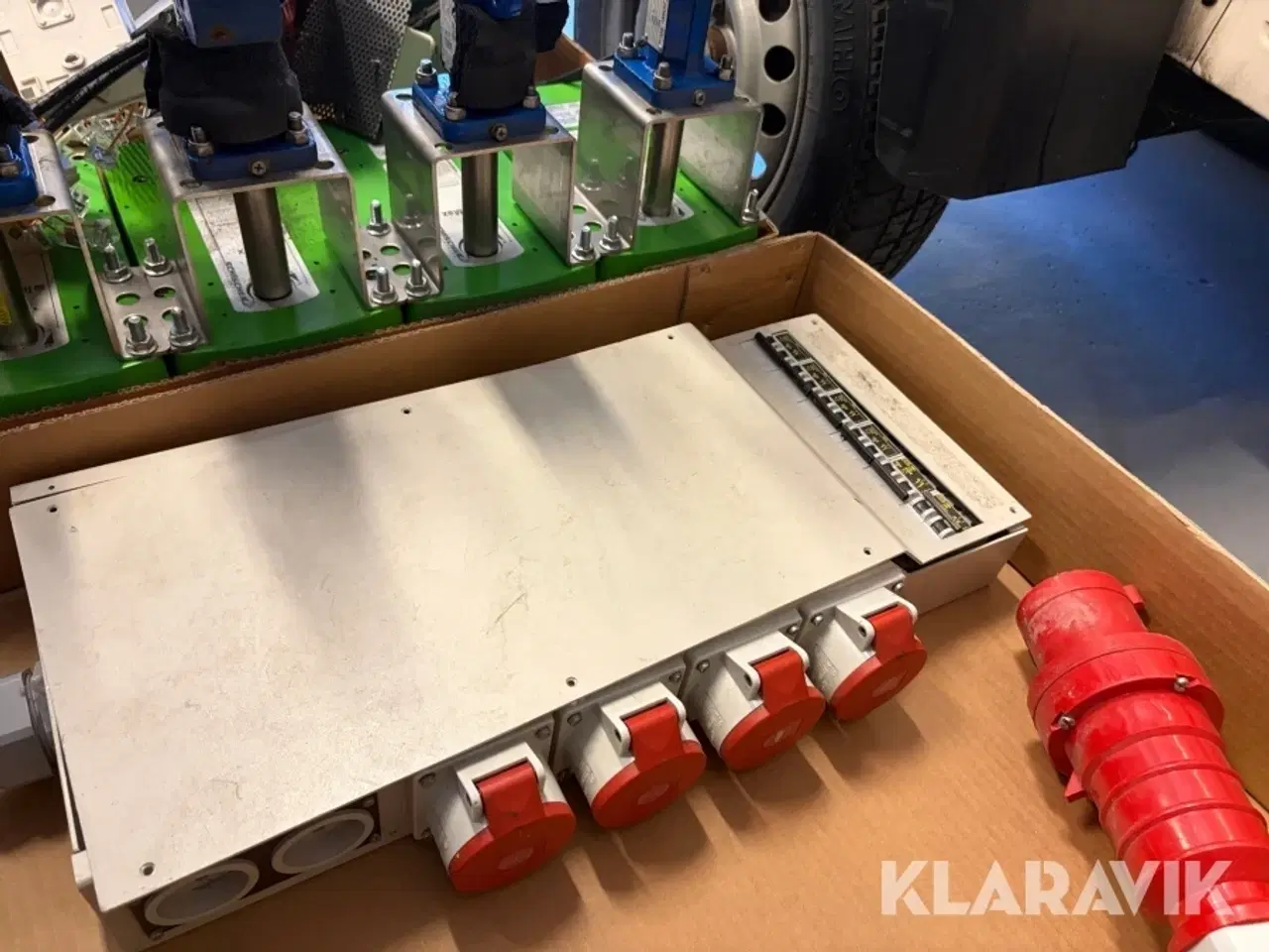 Billede 9 - Parti med blandede el-komponenter og installationsmateriel.