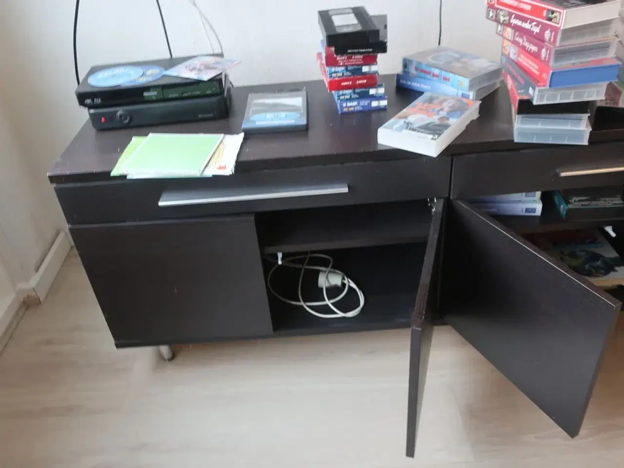 Billede 8 - TV SHARP med TV bænk m.m.