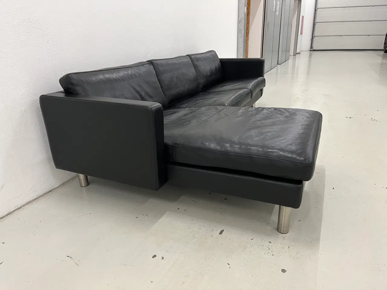 Billede 7 - Chaiselong sofa venstrevendt i sort anilin læder.