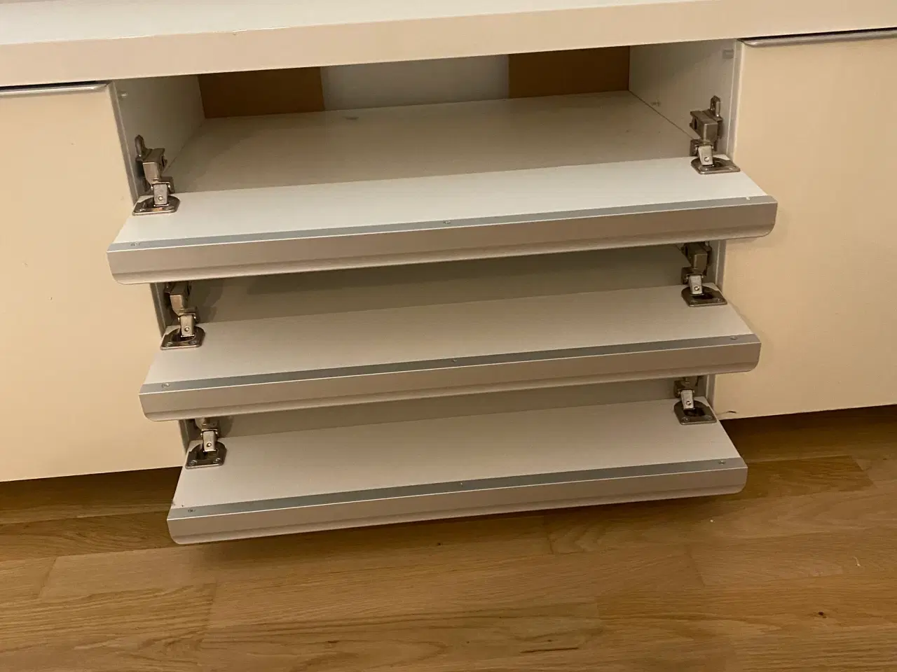 Billede 5 - Flot TV-bord IKEA Bestå Burs 180 cm
