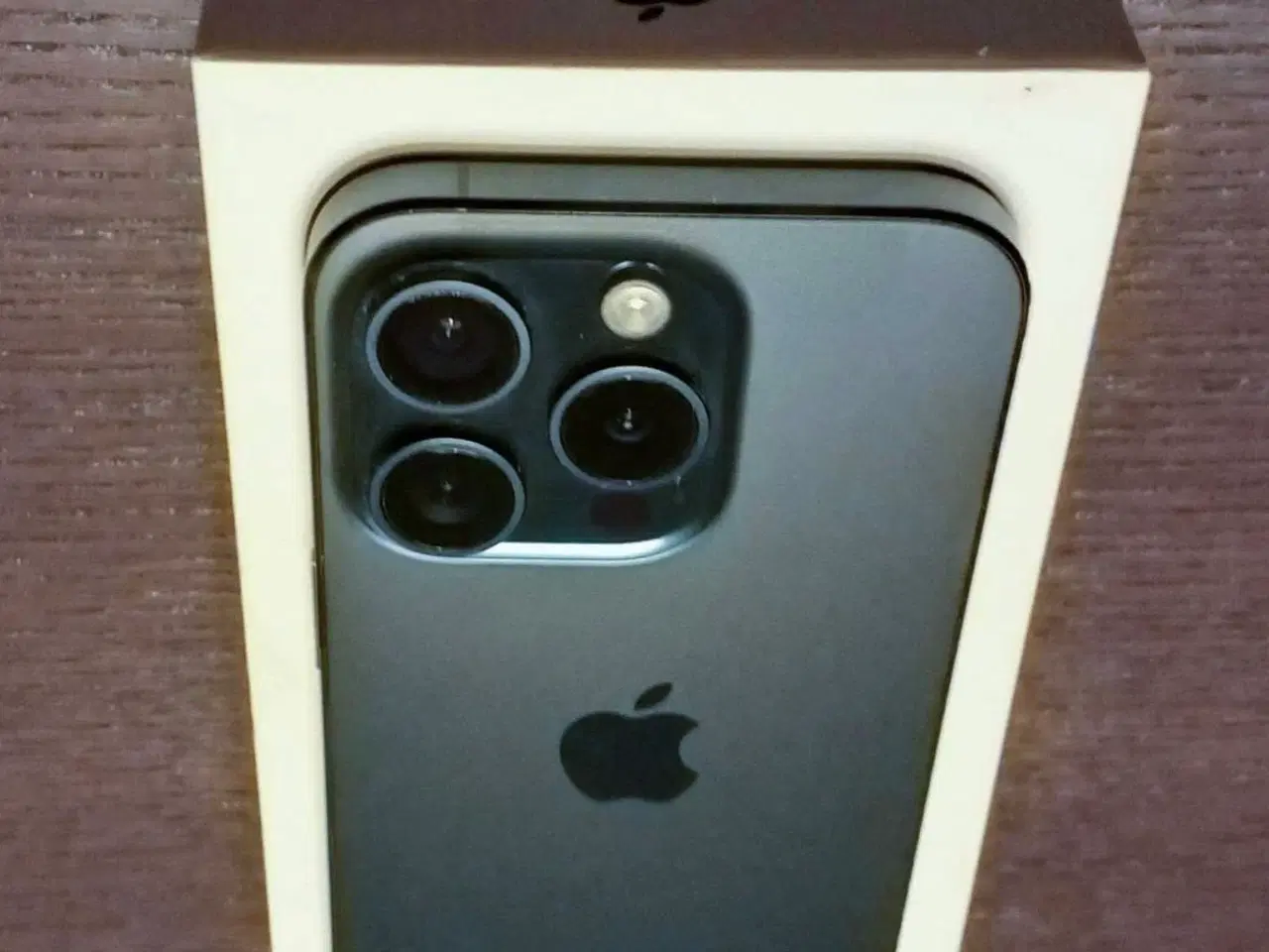 Billede 4 - iPhone 15 Pro • 256 GB • Natural Titanium • Som ny