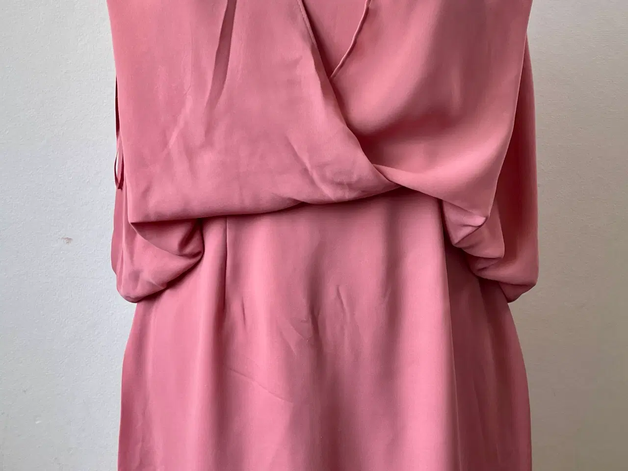 Billede 1 - Reiss, gammelrosa kjole, str L