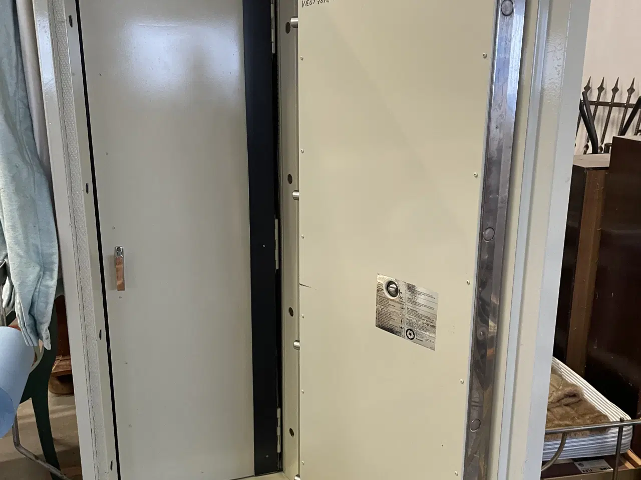 Billede 2 - Brandsikkert våbenskab