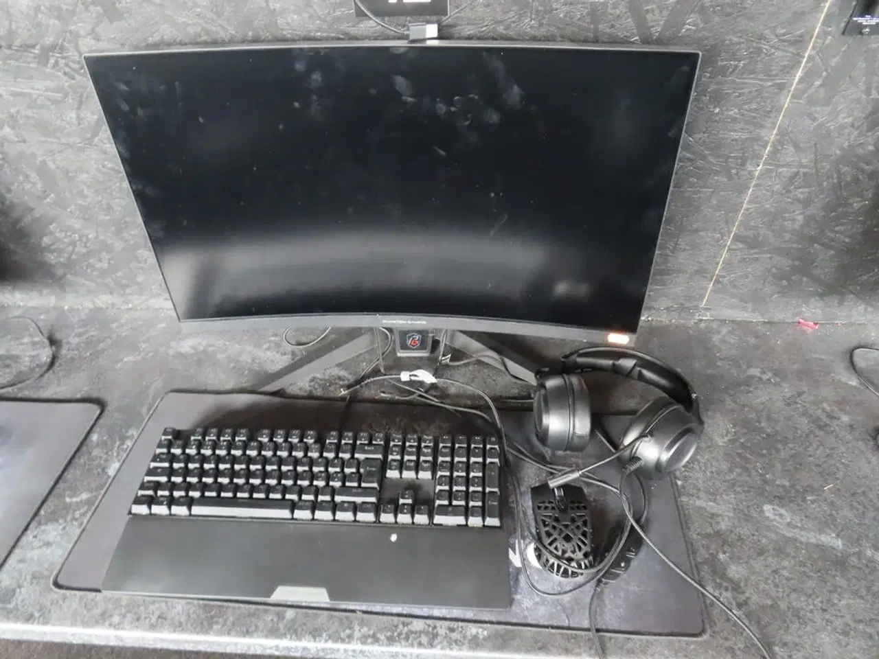 Billede 1 - 27" curved gaming monitor, ASROCK PHANTOM GAMING pg27f15rs1a