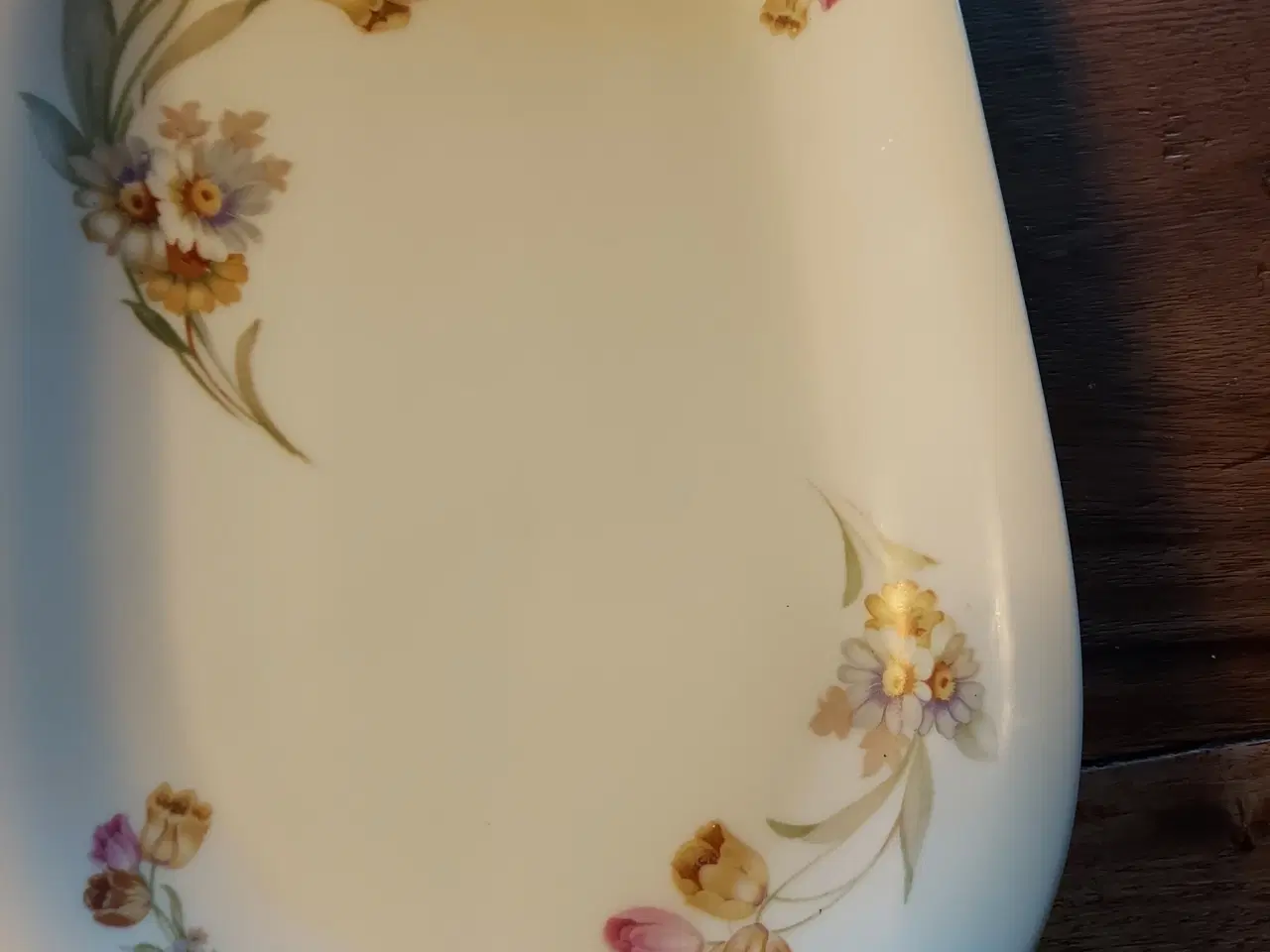 Billede 4 - Porcelains fade og skåle, tror stellet hedder Vita