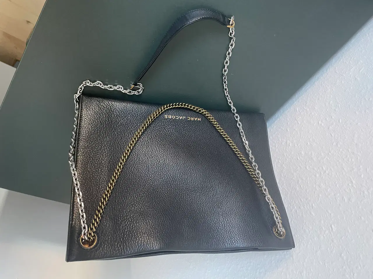 Billede 2 - Marc Jacobs sort skuldertaske 