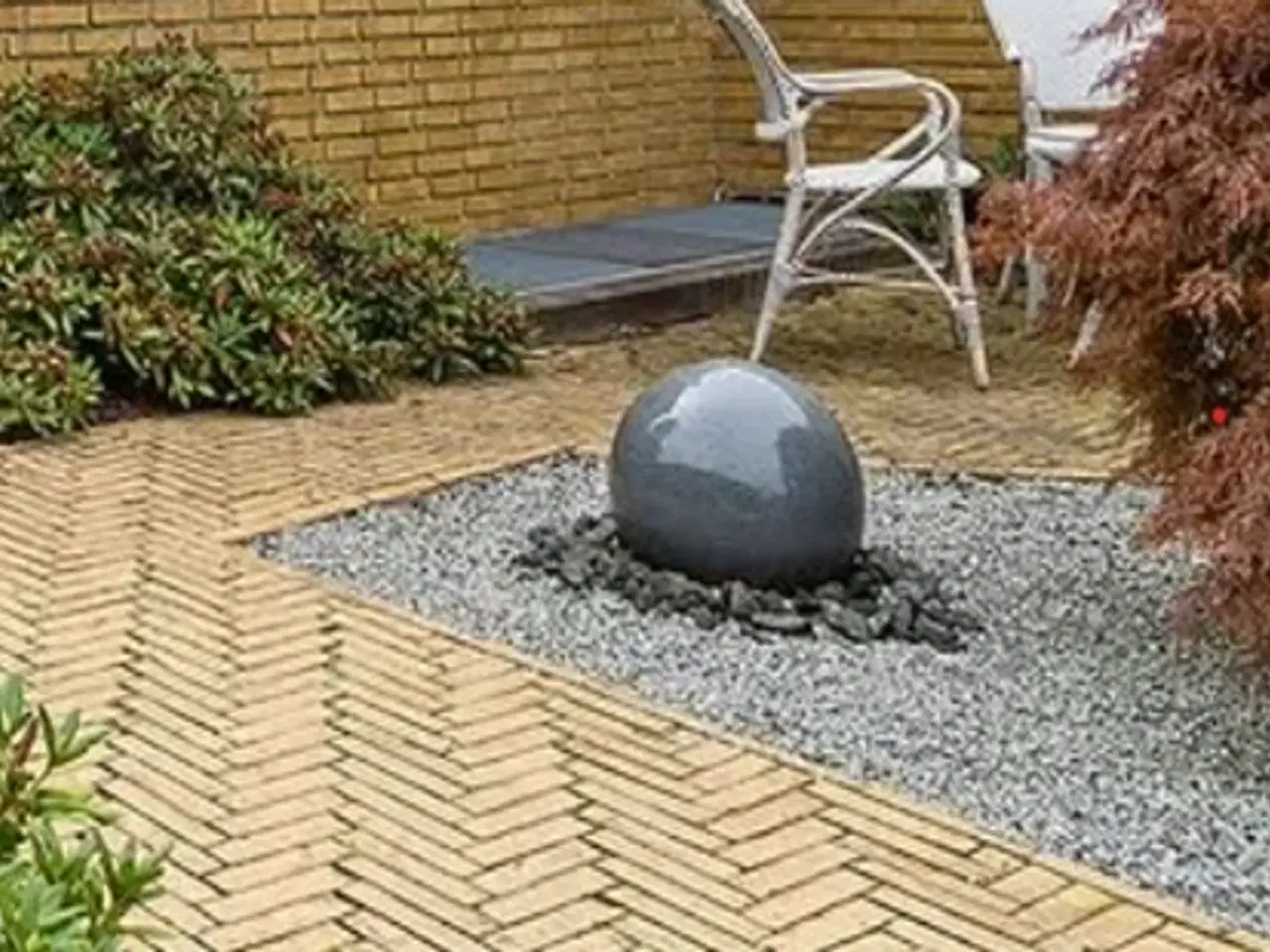 Billede 1 - Vandsten granit Ø40 inkl. pumbe, kar og skærver