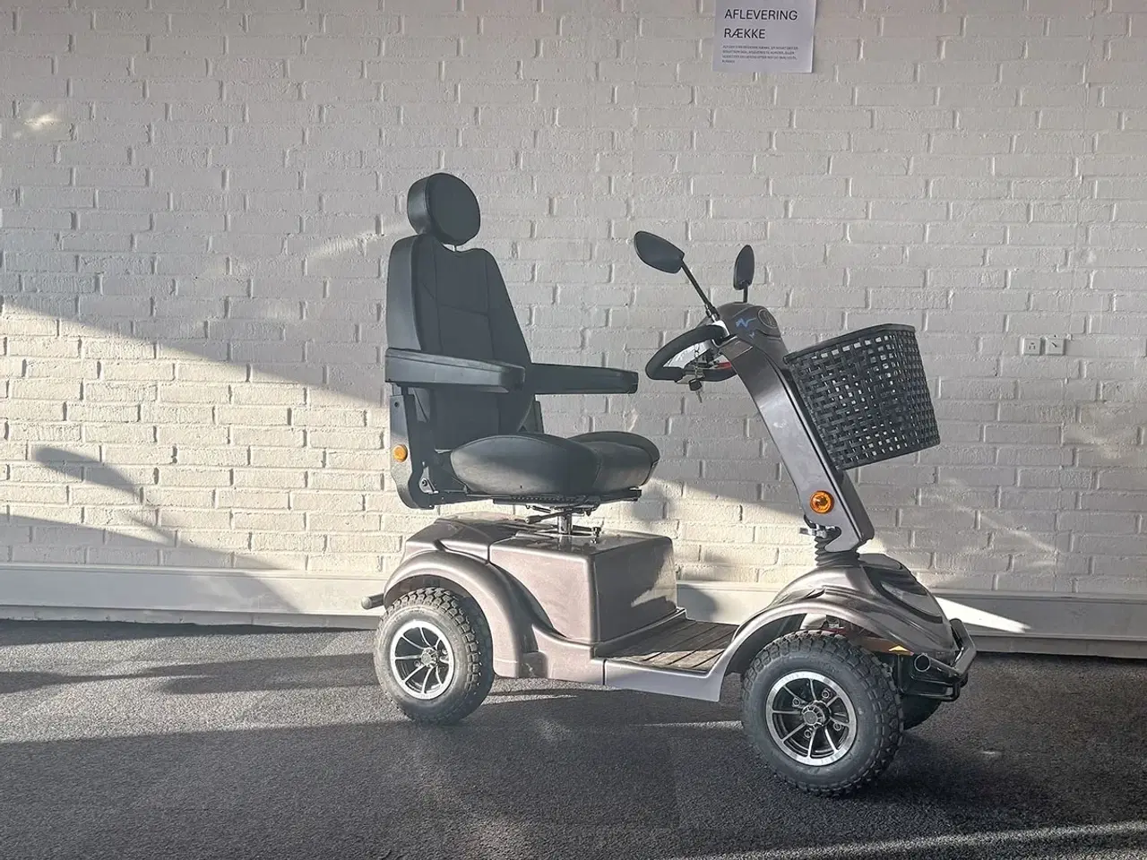 Billede 1 - LM-350 grå