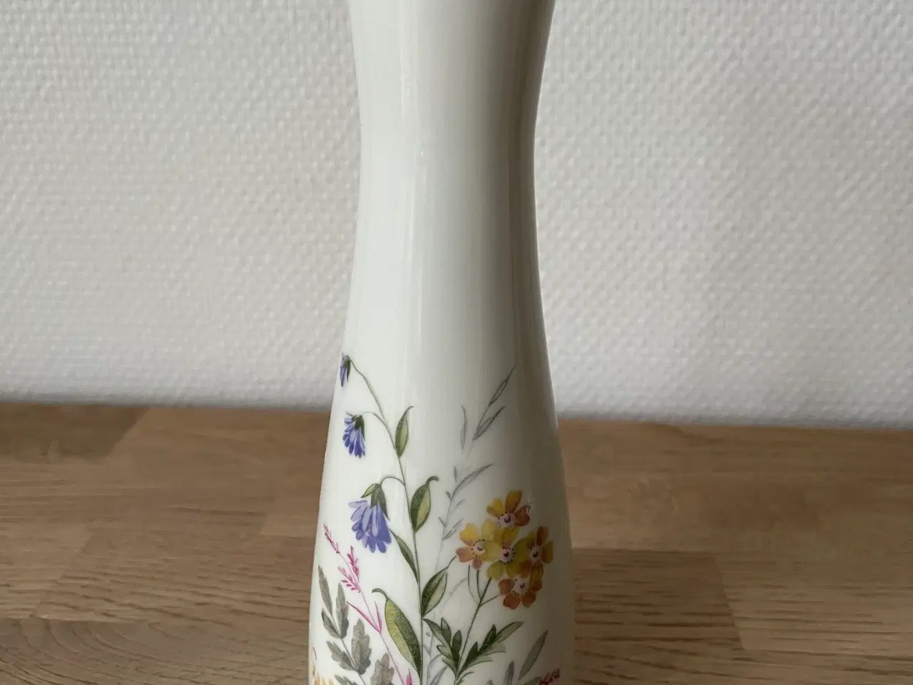 Billede 1 - Flot vase med blomster-dekoration