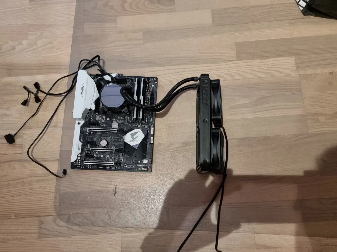 Billede 2 - Bundkort GA-Z270x-Gaming 7, CPU, RAM og Vandkøler.
